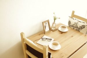 木目調のダイニングテーブル