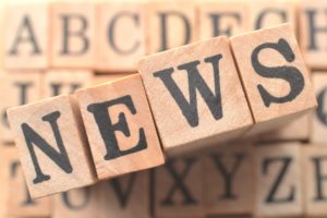 newsの文字が書いてある積み木