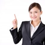 提出を促す女性