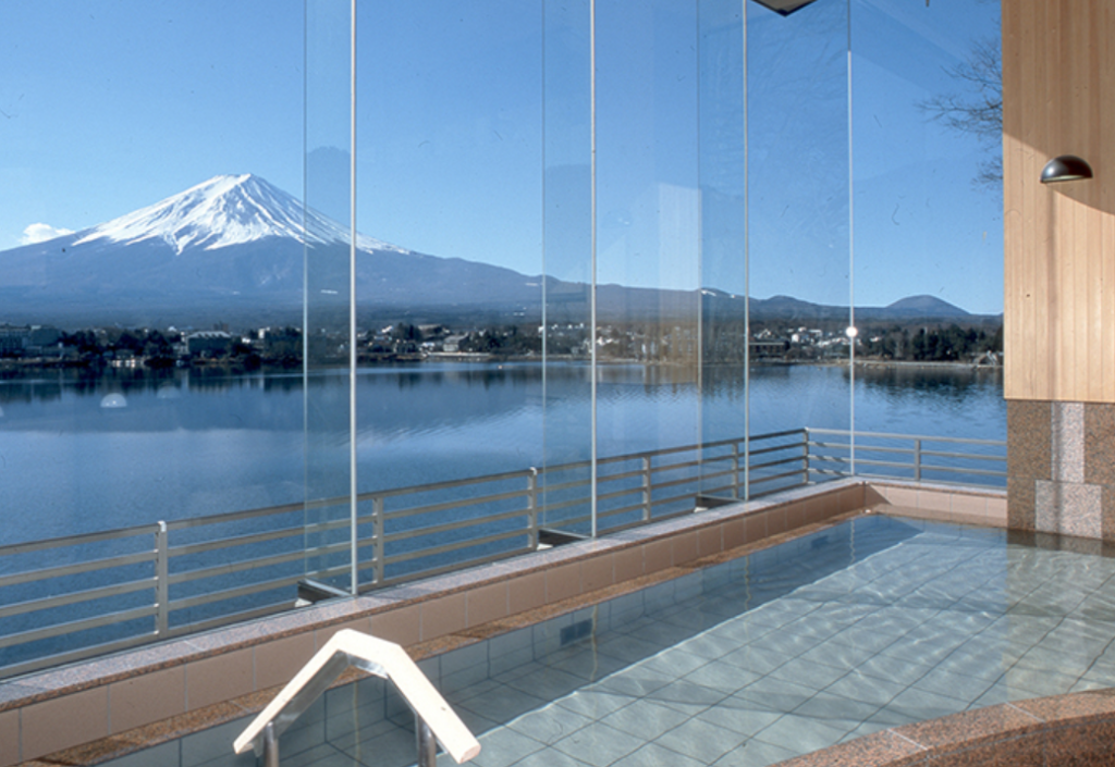 温泉宿「kukuna」の富士山を望む露天風呂